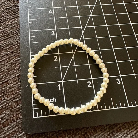Faux pearl stretch bracelet set of 3 - Picture 5 of 8